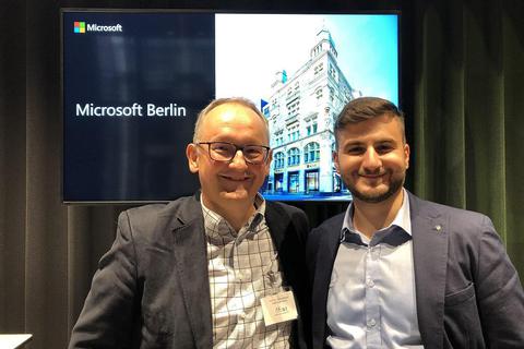 Das erfolgreiche Team von der Hochschule Worms: Prof. Dr. Thomas Barton (l.) und Masterstudent Mazlum Corpukuyu. Foto: Prof. Dr. Ralf Kramer