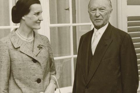Marie-Elisabeth Klee – hier mit Kanzler Konrad Adenauer – war in der CDU aktiv. Foto: Archiv Jörg Koch