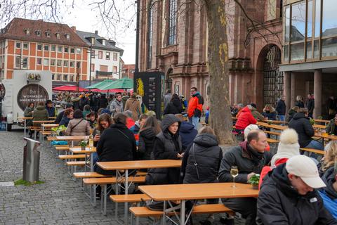 Am Rathausplatz ein Worms starten die Marktwinzer wieder durch.