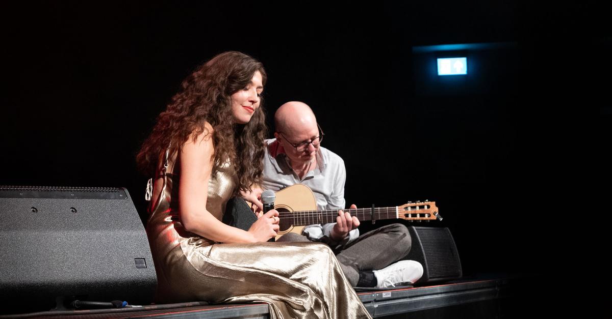 Wahlpariserin-Laura-Kipp-gastiert-im-Wormser-Theaterfoyer