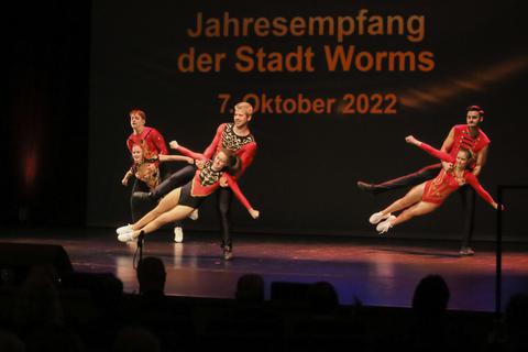 Fetzig, furios und Sport vom Feinsten: die B-Paare von Rockin’ Wormel Worms bei ihrer Show. Foto: pakalski-press/Andreas Stumpf