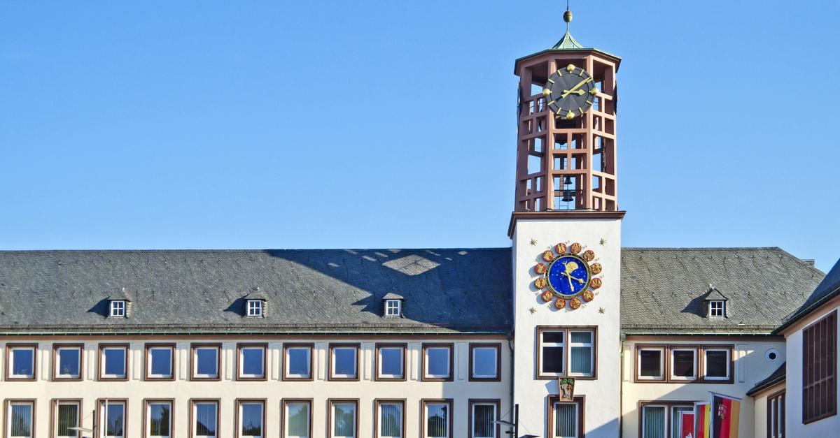 wormser-rathaus-priorit-t-f-r-geschichte-nicht-solar