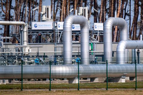 Blick auf Rohrsysteme und Absperrvorrichtungen in der Gasempfangsstation der Ostseepipeline Nord Stream 1 und der Übernahmestation der Ferngasleitung OPAL (Ostsee-Pipeline-Anbindungsleitung). Foto: dpa