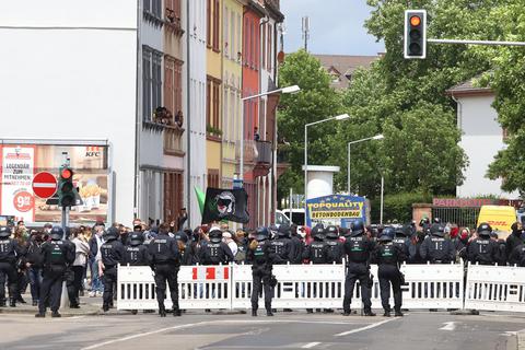 Die Polizei hatte rund um die Prinz-Carl-Anlage viel zu tun mit Mitgliedern der Antifa. Archivfoto: BilderKartell/Andreas Stumpf