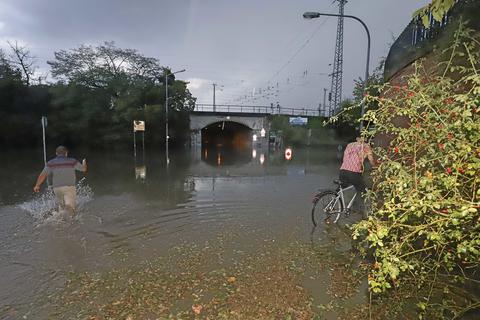 Zu einem heftigen Unwetter kam es am Dienstagabend in Worms. Im Bild zu sehen ist der überflutete Neuhauser Tunnel.