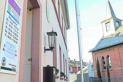 Die Neuhausen Ortsverwaltung in der Kirchstraße.      Foto: pakalski-press/Christine Dirigo