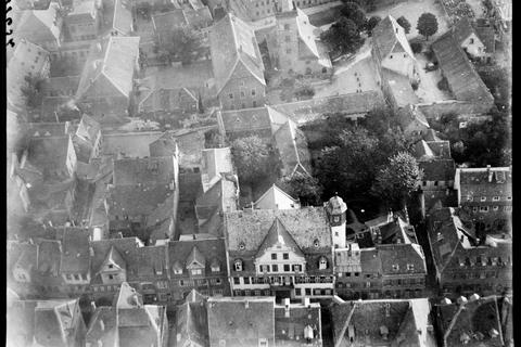 Eine Luftaufnahme des SilberbornerHofes (Vordergrund) mit dem Hofund dem Valckenberggelände dahinter Foto: Stadtarchiv Worms,Registernummer M10502