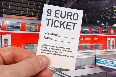 Das 9-Euro-Ticket soll bei den Bürgern für Entlastungen sorgen, für die Reisenden und die Mitarbeiter bei Bahn und Bus wird das ganze Projekt derweil vielfach zur Belastung. Foto: Markus Mainka - stock.adobe
