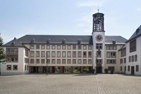 Zehn Millionen Euro Defizit soll der Haushalt 2023 aufweisen. Im Wormser Rathaus spricht man von optimistischen Planungen.