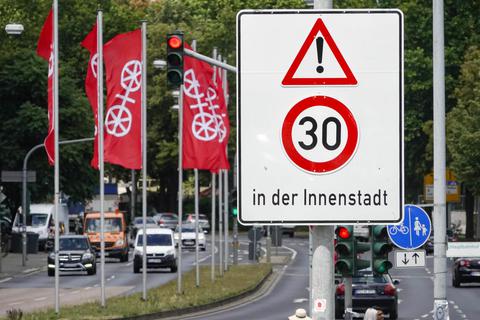 Die Landeshauptstadt Mainz hat zum 1. Juli Tempo  30 in der ganzen Innenstadt eingeführt. Foto: Sascha Kopp