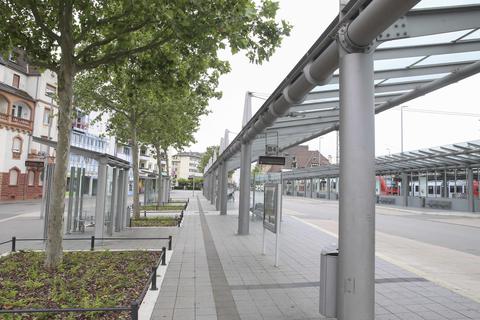 So wie hier Anfang Juli 2021 könnte es auch am Freitag am Wormser Busbahnhof aussehen. Archivfoto: pakalski-press/Andreas Stumpf