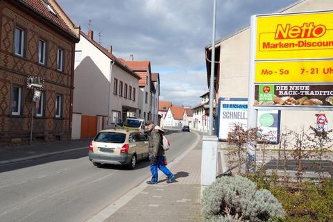 Verkehrssituation am Netto-Markt im Wormser Stadtteil Hochheim. Foto: Boris Korpak / pakalski-press