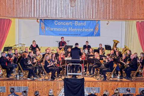 Die Musiker der Harmonie Herrnsheim präsentierten Stücke mit viel Gefühl. Foto: pa/Balzarin