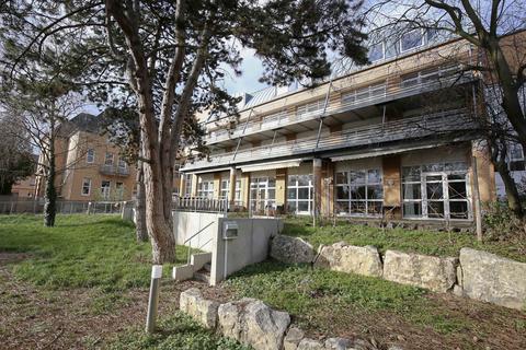 Vergangenen Sommer wurde das Altenheim im Martin-Luther-Haus in Pfeddersheim geschlossen. Nun möchte Agaplesion dort 40 Pflegeapartments bauen. Foto: pakalski-press/Andreas Stumpf