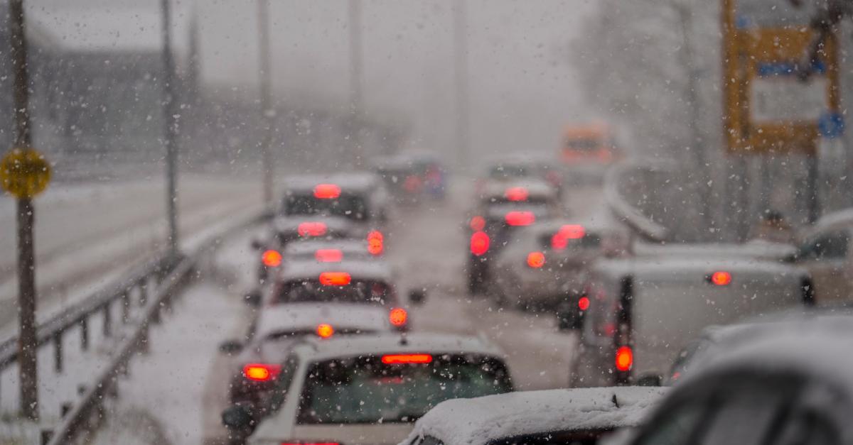 Zu-viel-Schnee-Mega-Stau-rund-um-Wiesbaden
