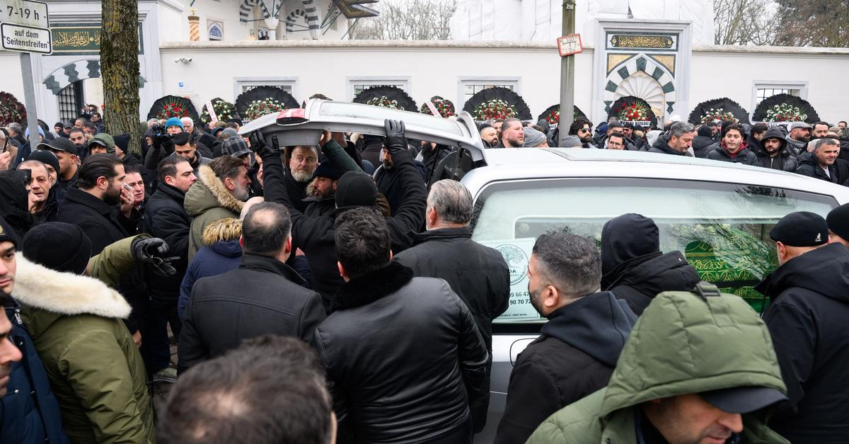 Trauerfeier-im-Berliner-Clan-Milieu-Polizei-im-Einsatz