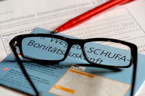 Die Schufa arbeitet mit Banken, Energieversorgern, Händlern und Mobilfunkanbietern zusammen.