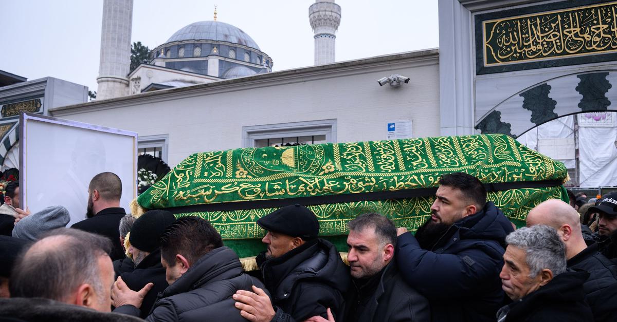 Verkehrsbehinderungen-durch-Trauerfeier-im-Clan-Milieu