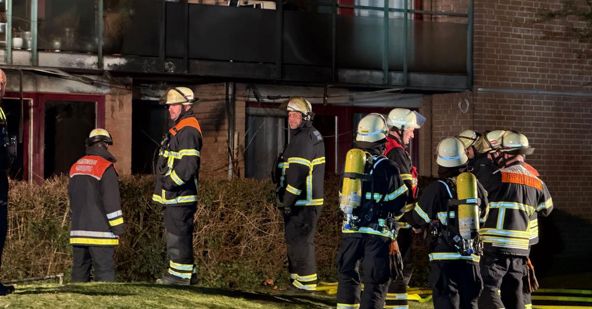 Ein-Toter-bei-Brand-in-Hamburger-Pflegeheim