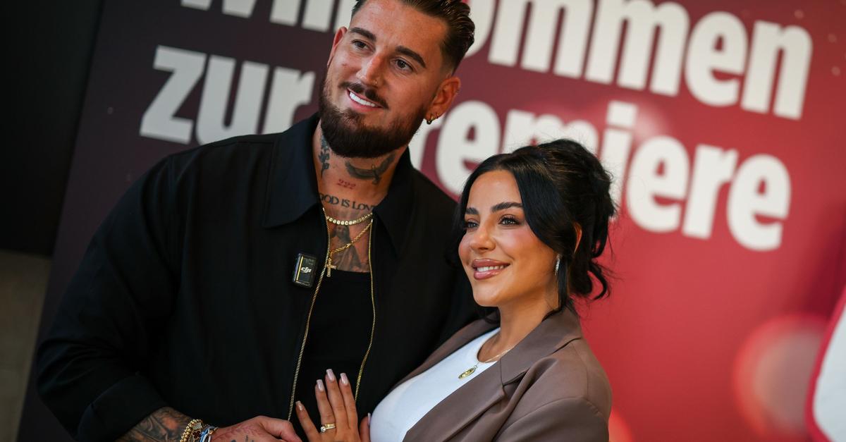 Mike-und-Leyla-Heiter-sagen-Ja-an-der-Amalfik-ste