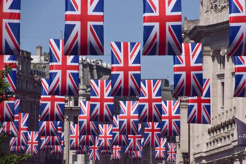 Vorfreude in London: Zum 70. Thronjubiläum der Queen sind die Straßen der britischen Hauptstadt mit dem Union Jack, der Nationalflagge, geschmückt. Fotos: dpa