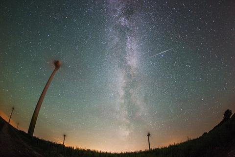 Sternschnuppen im Minutentakt: Die Meteoren der Perseiden sind in der ersten Augusthälfte diesen Jahres besonders gut zu erkennen. Foto: dpa