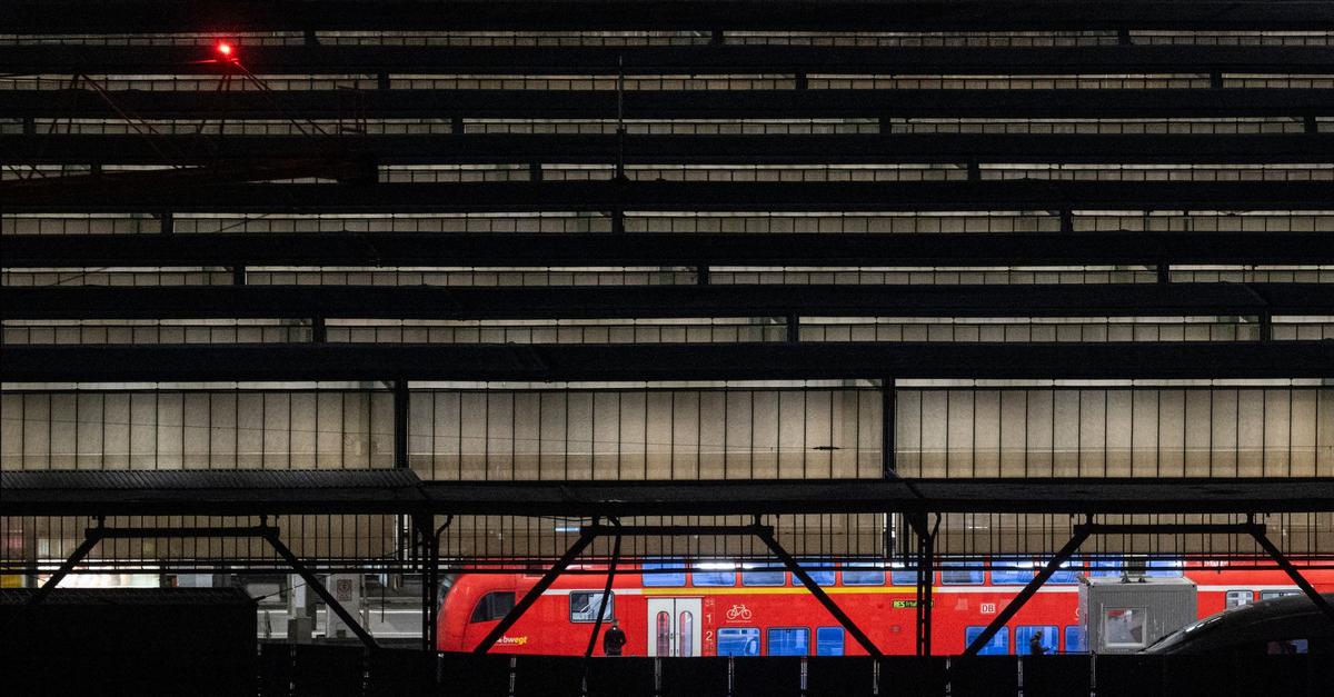 Verd-chtiges-Gep-ckst-ck-Hauptbahnhof-Stuttgart-evakuiert