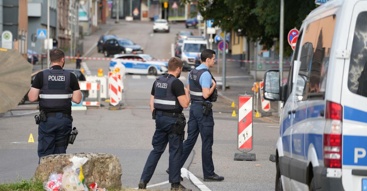 T-dliche-Sch-sse-auf-Polizisten-Mordprozess-begonnen