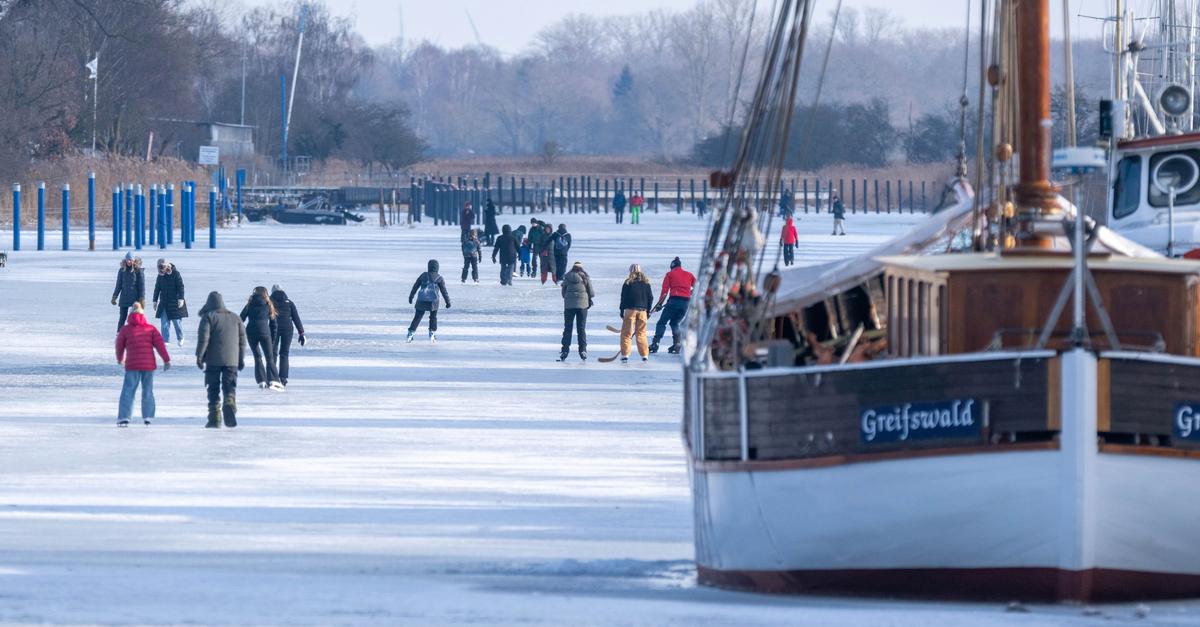 Eisesk-lte-im-Nordosten-ber-zehn-Grad-am-Rhein
