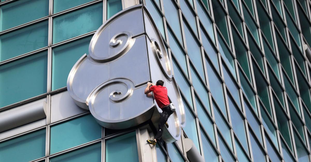 US-Freeclimber-bezwingt-Wolkenkratzer-in-Taipeh