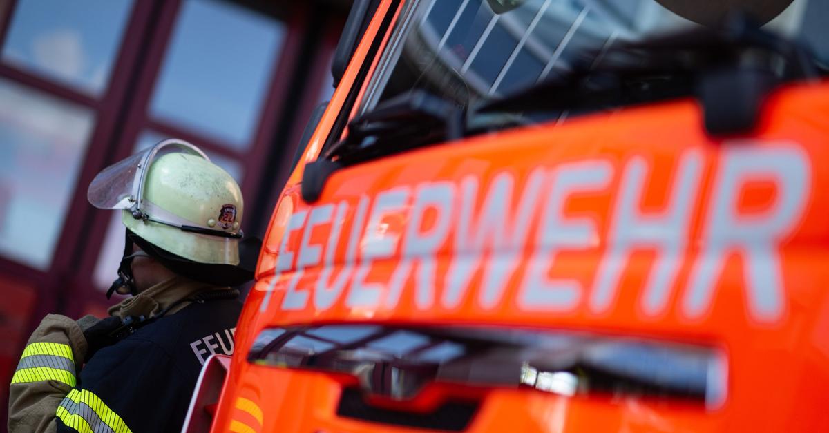 Mehrfamilienhaus-brennt-Ursache-m-glicherweise-Feuerwerk