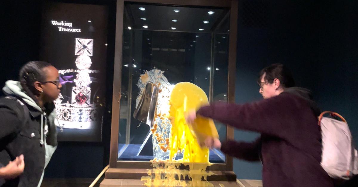 Nach-Essensanschlag-auf-Kronjuwelen-Normalbetrieb-im-Tower