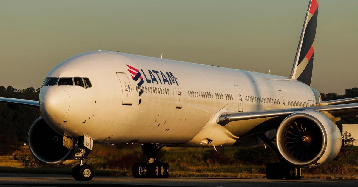 Brand-unter-Flugzeug-in-S-o-Paulo-Passagiere-evakuiert