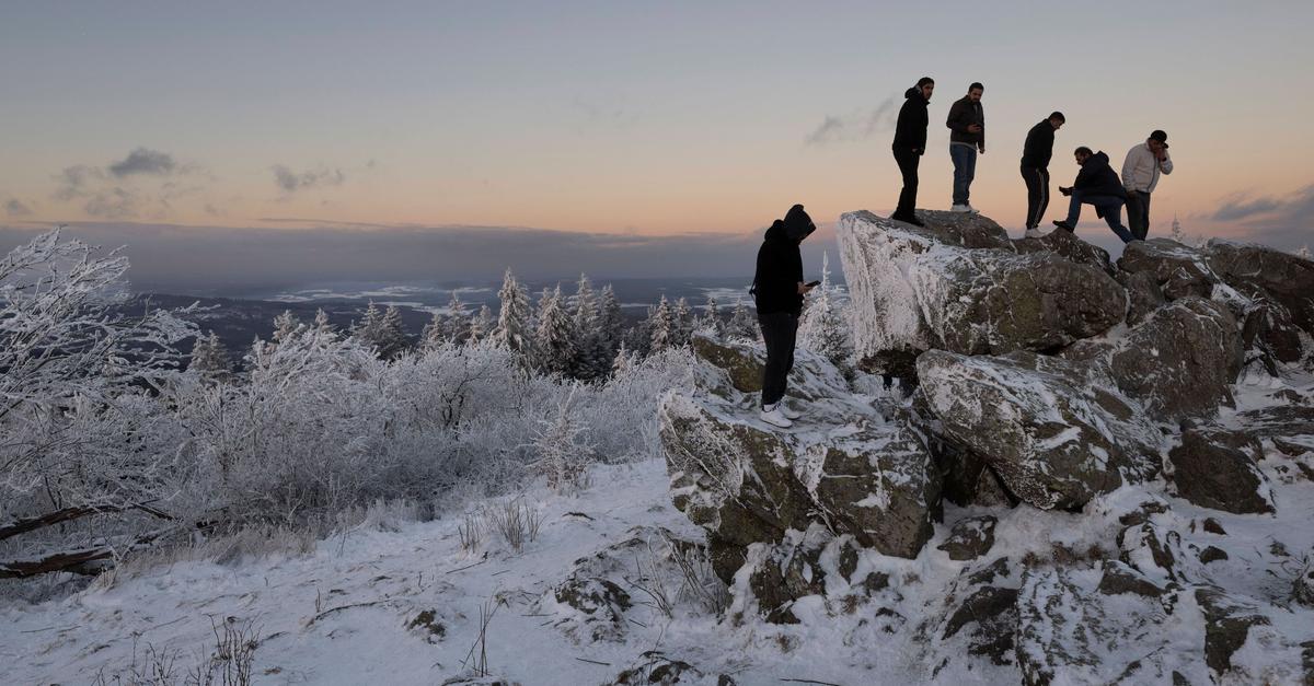 Schneeschauer-und-Frost-Wetter-bleibt-winterlich