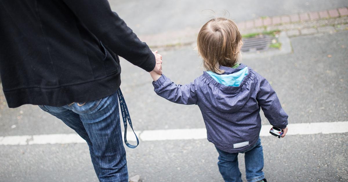 Viele-Alleinerziehende-trotz-Vollzeitjob-armutsgef-hrdet