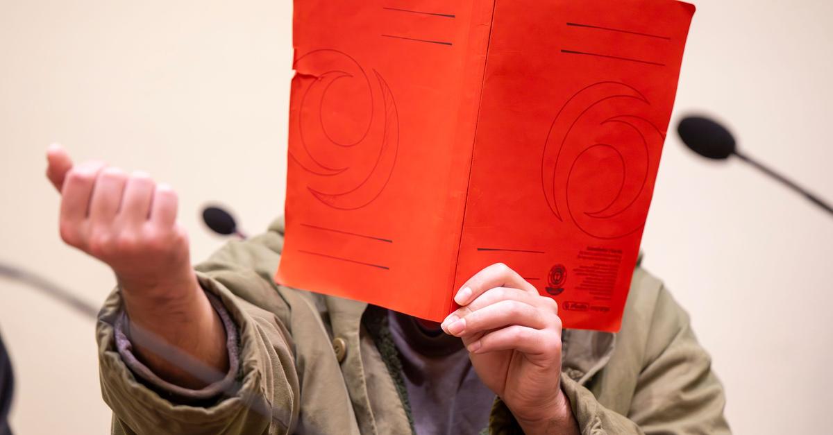 Prozess-um-Anschlag-Schweigen-und-klare-Geste