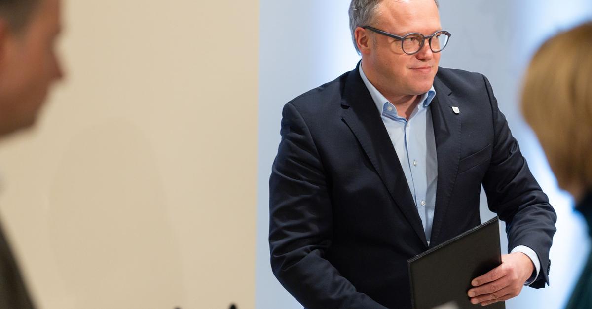 -K-mpfe-f-r-meine-Doktorarbeit-Voigt-klagt-gegen-Uni