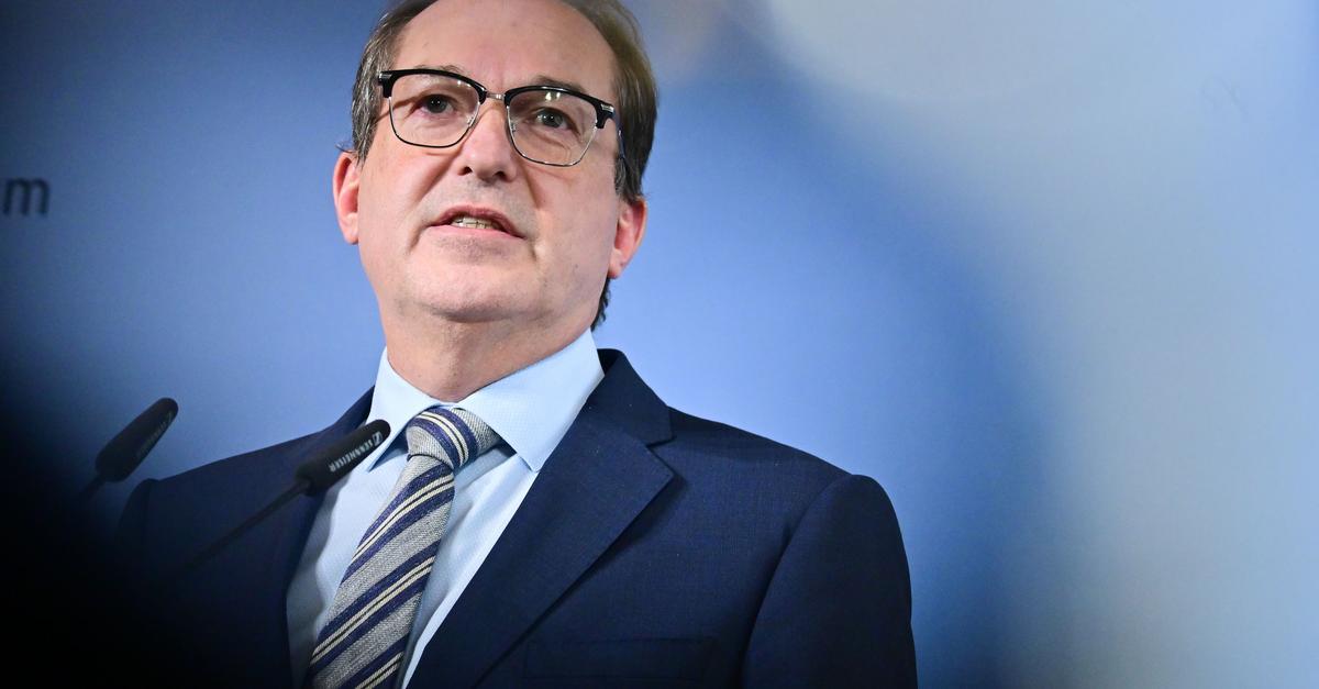 Innenminister-Dobrindt-Vom-Scharfmacher-zum-Br-ckenbauer