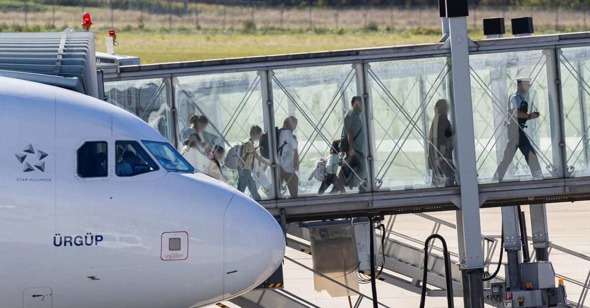 Flug-mit-Afghanen-soll-in-Deutschland-gelandet-sein