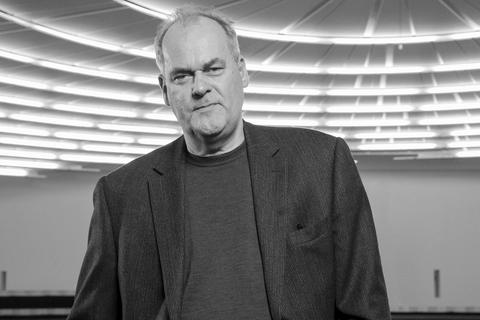 Der Hörfunk-Journalist Christopher Plass hat in Wiesbaden gelebt und in mehr als 30 Jahren aus der ganzen Welt berichtet. Am Sonntag starb er im Alter von 63 Jahren. Foto: Hessischer Rundfunk