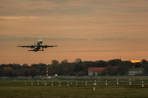 Die Pläne der Flugsicherung, den Luftraum auszuweiten und Flughöhen abzusenken, sorgen in Rheinland-Pfalz für Empörung. Foto: dpa