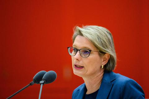 Stefanie Hubig ist seit vier Jahren Bildungsministerin von Rheinland-Pfalz. Die 51-Jährige gehört der SPD an. Foto: dpa