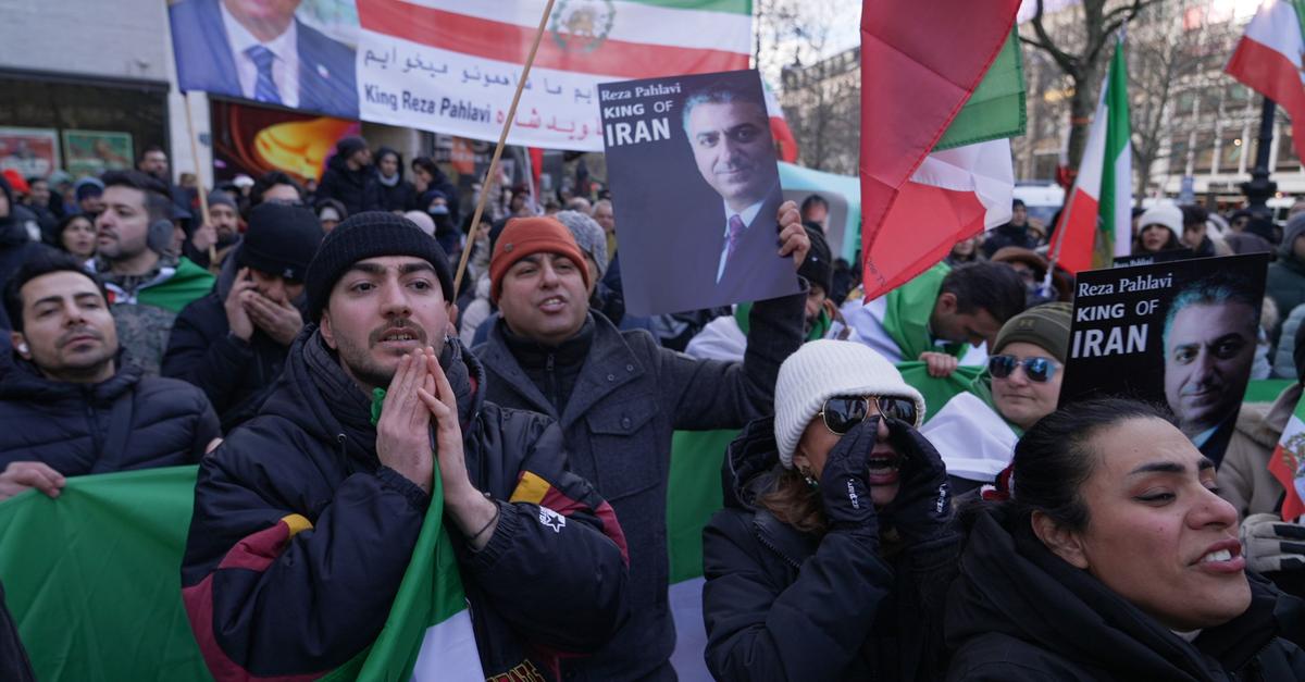 Trump-sichert-Demonstranten-im-Iran-Hilfe-zu