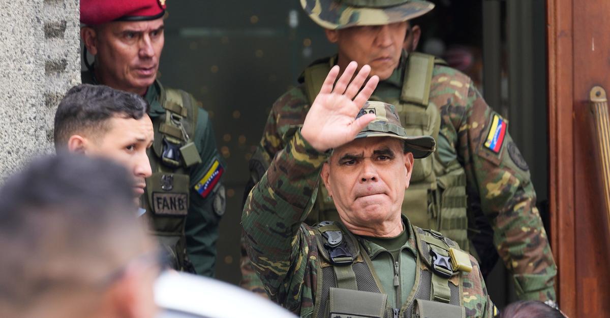 Venezuelas-Milit-r-stellt-sich-hinter-Vizepr-sidentin