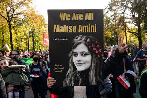 Demonstration nach dem der Tod von Mahsa Amini