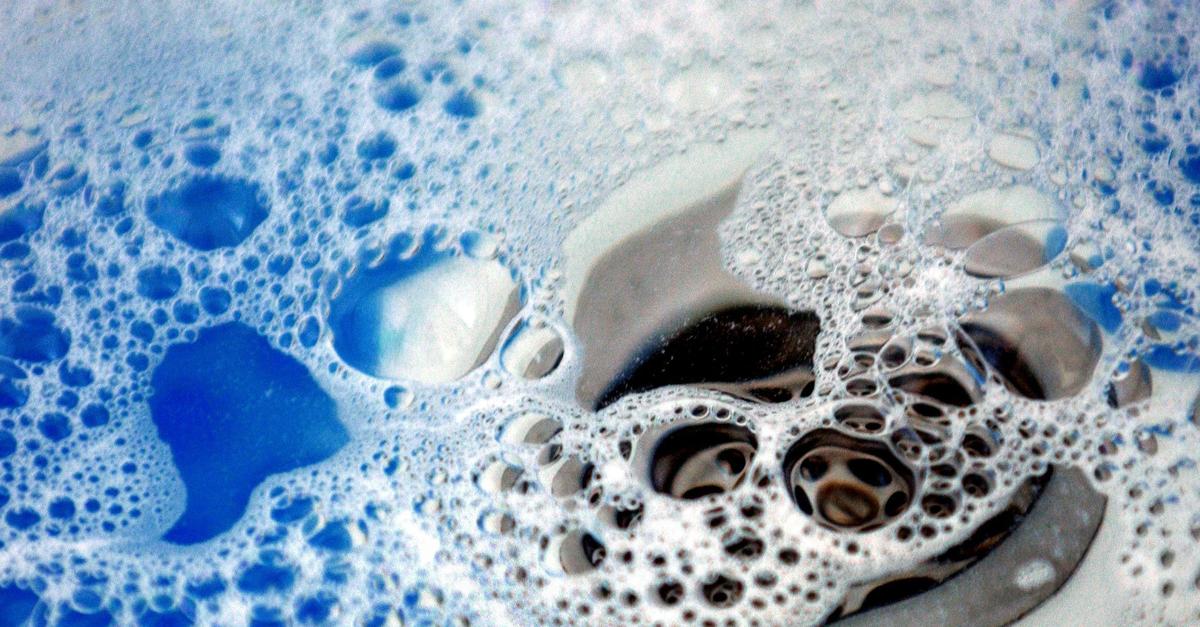 Rohr-frei-So-werden-Sie-Verstopfungen-in-der-Sp-le-los