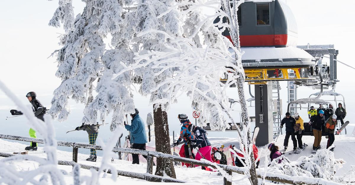 Sessellift-So-meistern-Skifahrer-steile-Ausstiege
