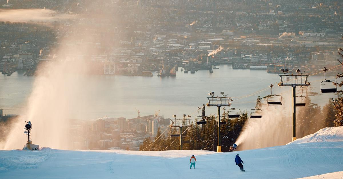 Lichter-und-Fjorde-Starke-Aussichten-von-Vancouvers-Pisten