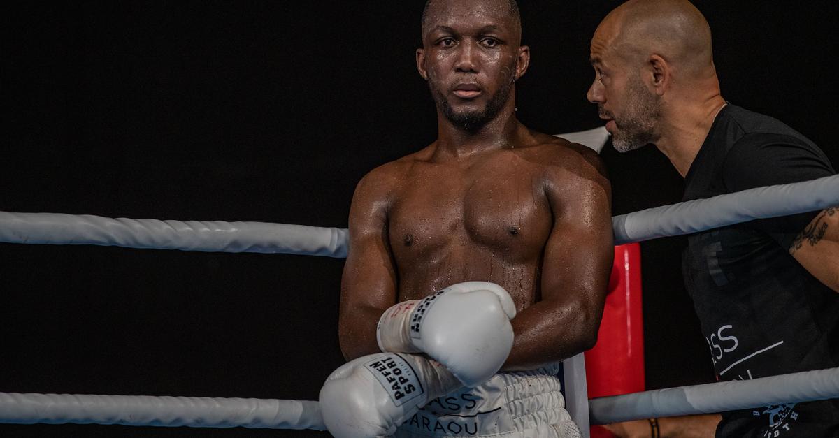 Boxprofi-Baraou-verliert-WM-Titel-in-Vereinigungskampf