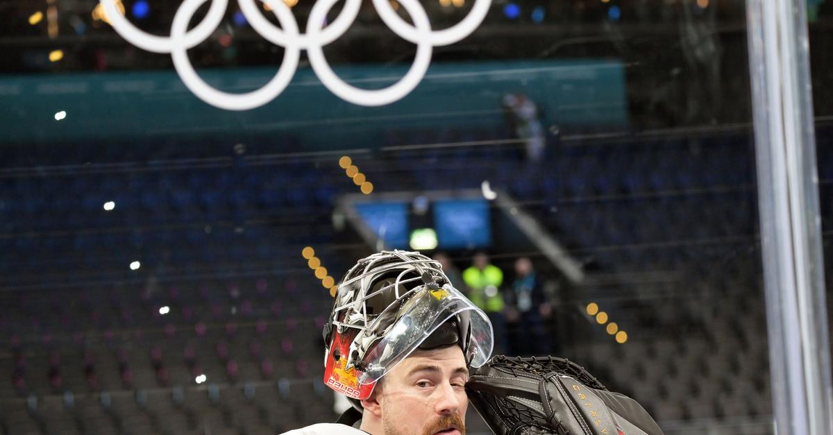 Eishockey-Angreifer-Sturm-verwundert-ber-Eis-in-Mailand